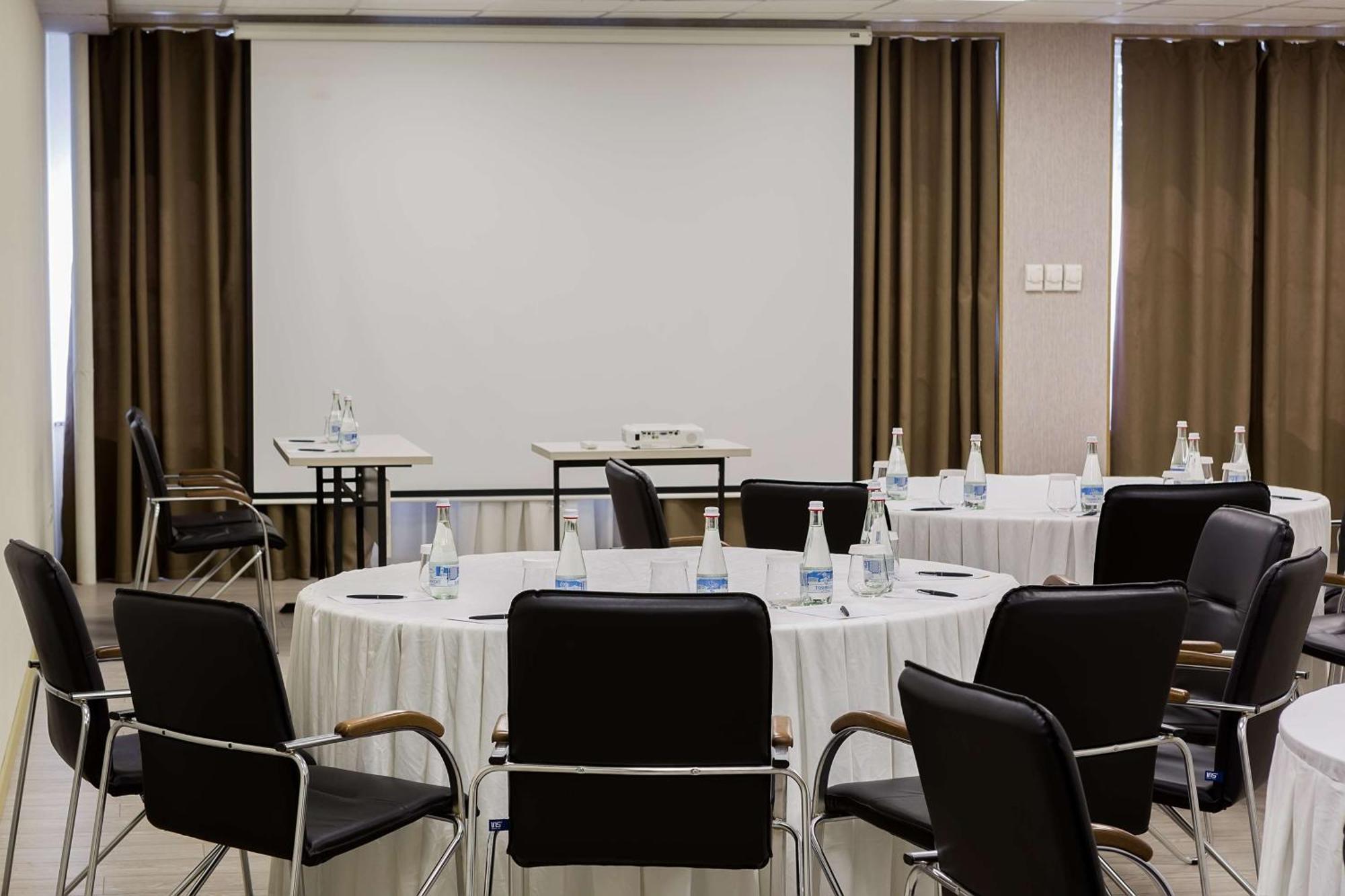Panarams Tashkent Hotel, A Member Of Radisson Individuals Екстериор снимка